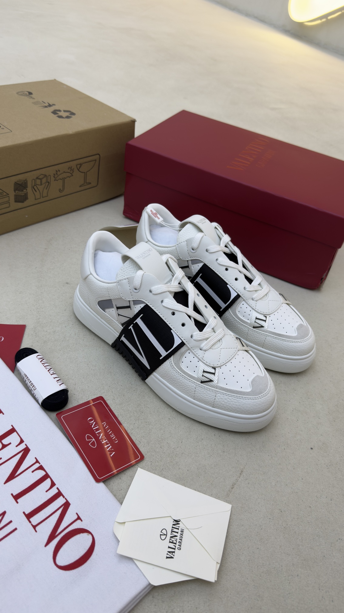 ولنتینو VALENTINO